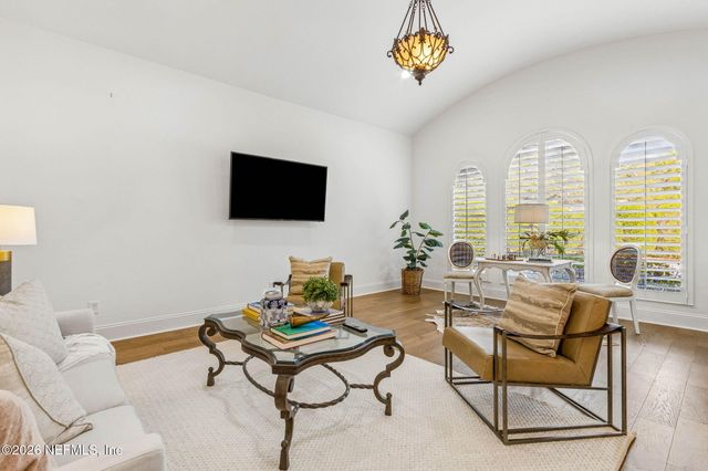 5226 COMMISSIONERS Drive, Jacksonville, FL 32224