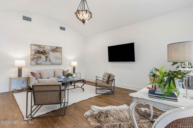 5226 COMMISSIONERS Drive, Jacksonville, FL 32224