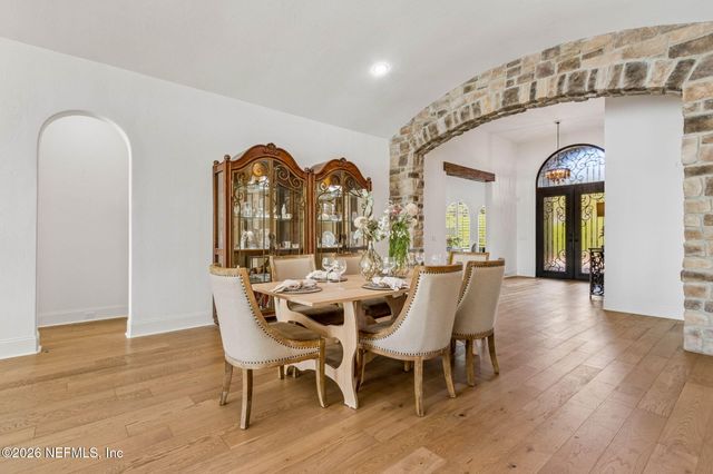 5226 COMMISSIONERS Drive, Jacksonville, FL 32224