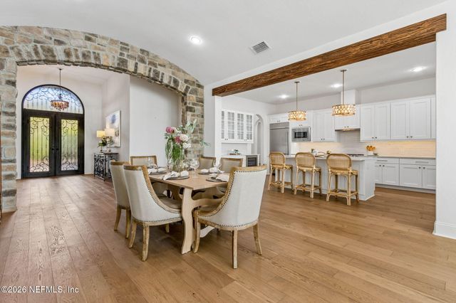 5226 COMMISSIONERS Drive, Jacksonville, FL 32224