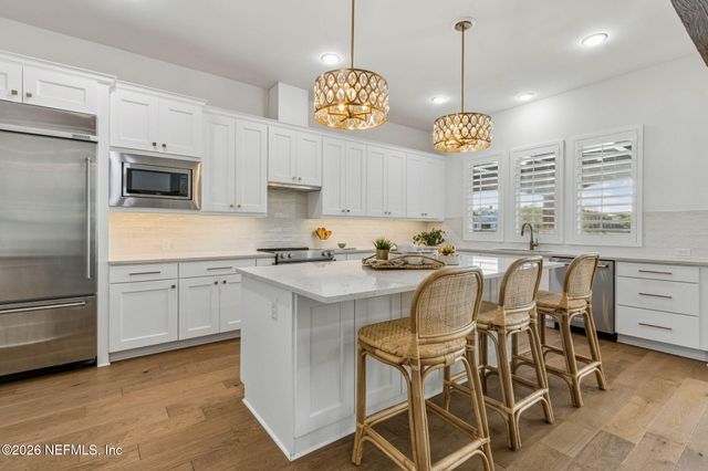 5226 COMMISSIONERS Drive, Jacksonville, FL 32224