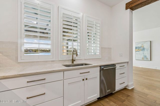 5226 COMMISSIONERS Drive, Jacksonville, FL 32224