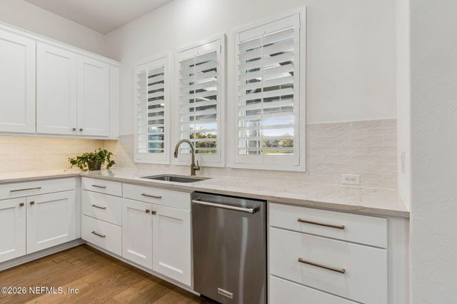 5226 COMMISSIONERS Drive, Jacksonville, FL 32224