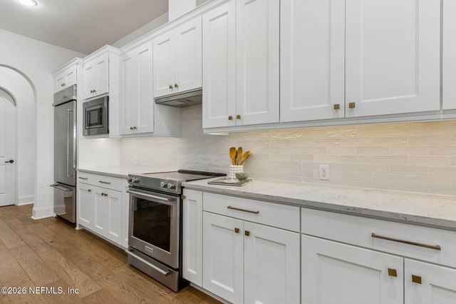 5226 COMMISSIONERS Drive, Jacksonville, FL 32224