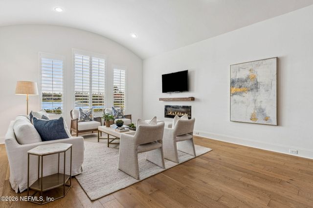 5226 COMMISSIONERS Drive, Jacksonville, FL 32224