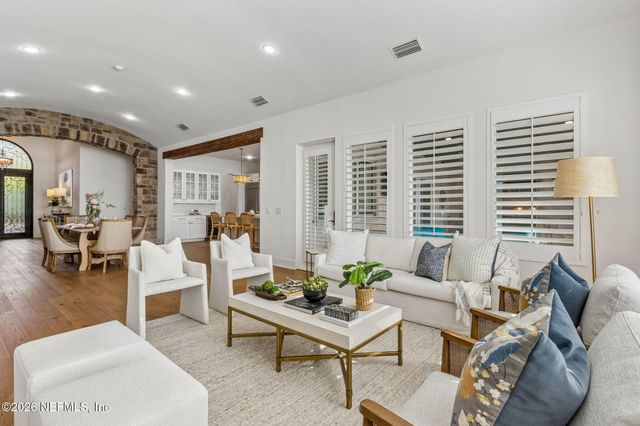 5226 COMMISSIONERS Drive, Jacksonville, FL 32224