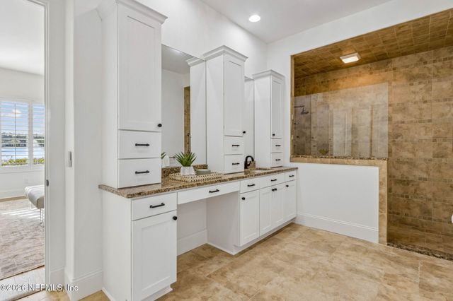 5226 COMMISSIONERS Drive, Jacksonville, FL 32224