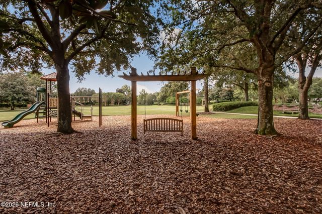 5226 COMMISSIONERS Drive, Jacksonville, FL 32224