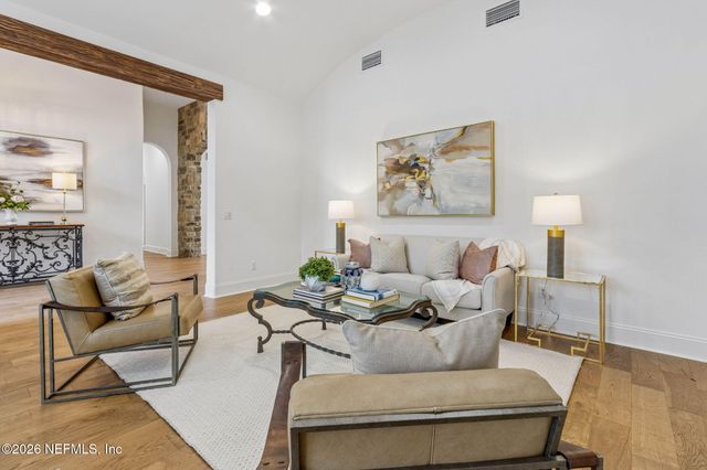 5226 COMMISSIONERS Drive, Jacksonville, FL 32224