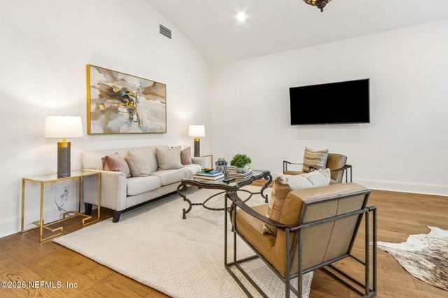 5226 COMMISSIONERS Drive, Jacksonville, FL 32224