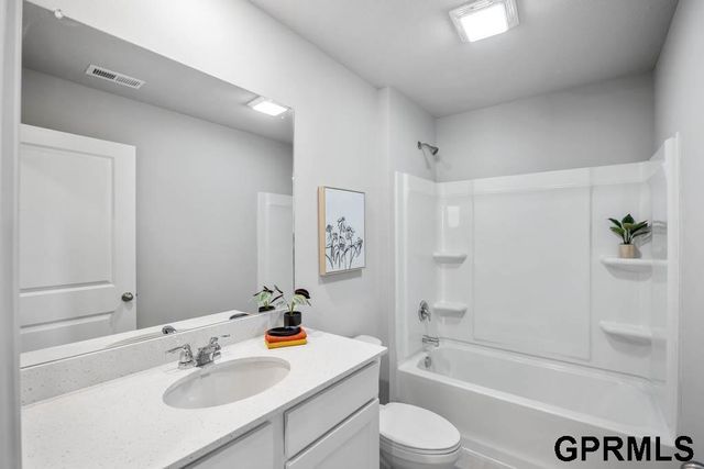 10821 S 178th Avenue, Omaha, NE 68136