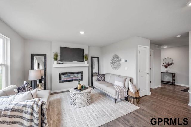 10821 S 178th Avenue, Omaha, NE 68136