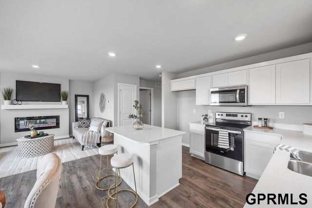 10821 S 178th Avenue, Omaha, NE 68136