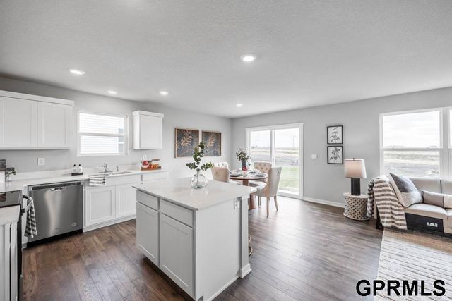 10821 S 178th Avenue, Omaha, NE 68136