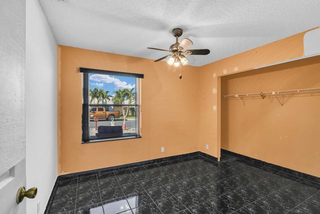 828 Mcintosh Street, West Palm Beach, FL 33405