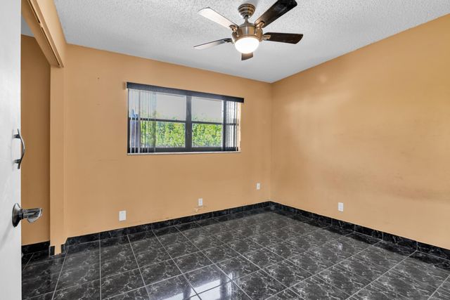 828 Mcintosh Street, West Palm Beach, FL 33405