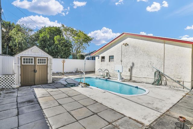 828 Mcintosh Street, West Palm Beach, FL 33405