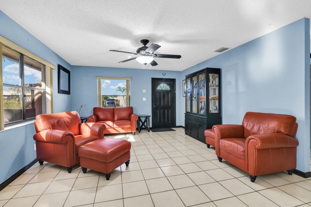 828 Mcintosh Street, West Palm Beach, FL 33405