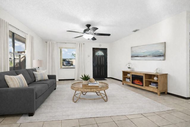 828 Mcintosh Street, West Palm Beach, FL 33405