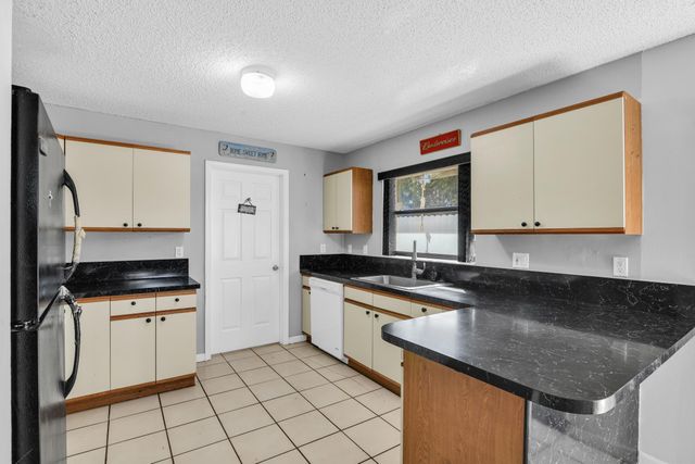 828 Mcintosh Street, West Palm Beach, FL 33405