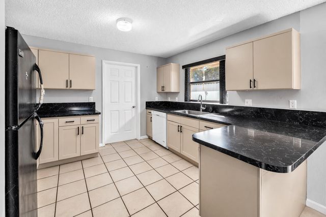 828 Mcintosh Street, West Palm Beach, FL 33405