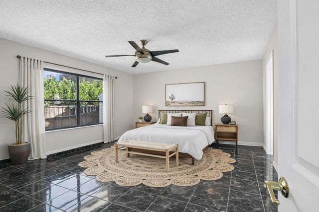 828 Mcintosh Street, West Palm Beach, FL 33405