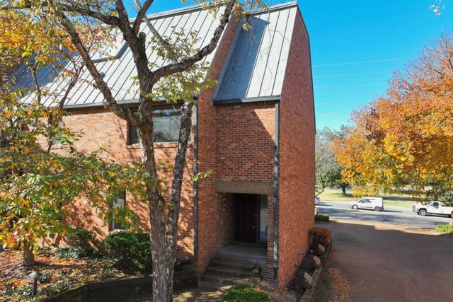 136 Hampton Pl, Nashville, TN 37215