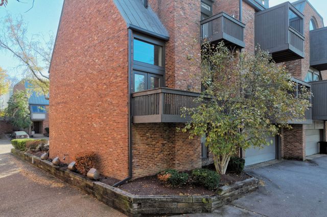 136 Hampton Pl, Nashville, TN 37215