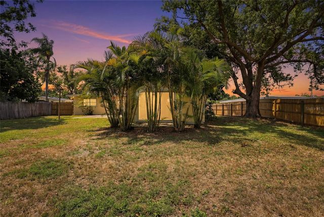 2627 DUEBY STREET, Sarasota, FL 34231