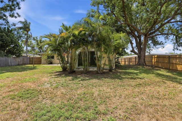 2627 DUEBY STREET, Sarasota, FL 34231