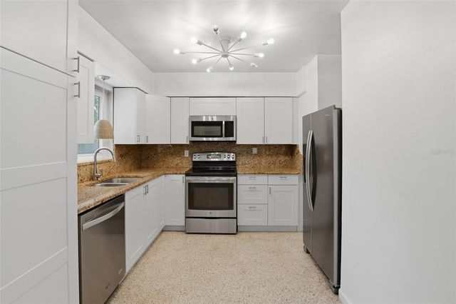 2627 DUEBY STREET, Sarasota, FL 34231