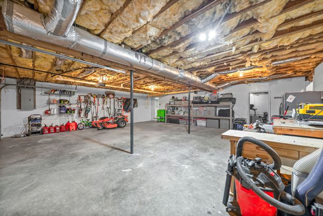 2175 Jim Taylor Rd, Woodlawn, TN 37191