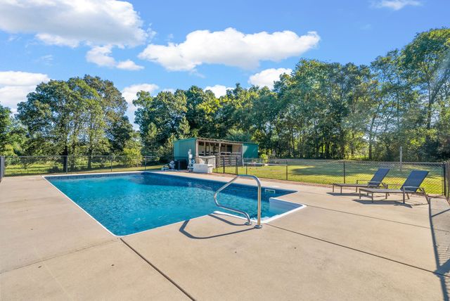 2175 Jim Taylor Rd, Woodlawn, TN 37191