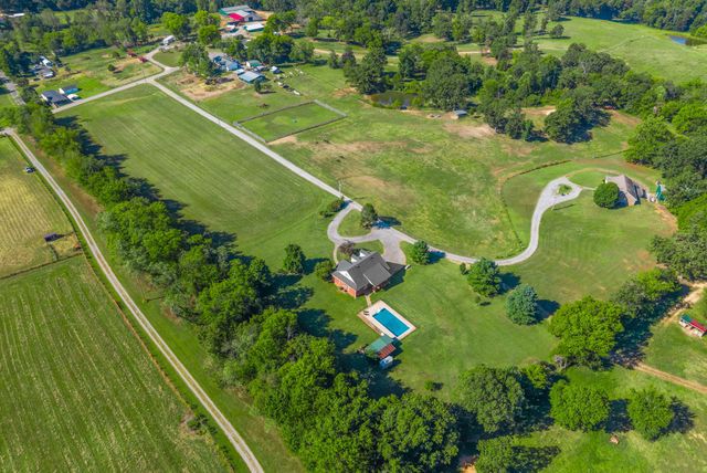 2175 Jim Taylor Rd, Woodlawn, TN 37191