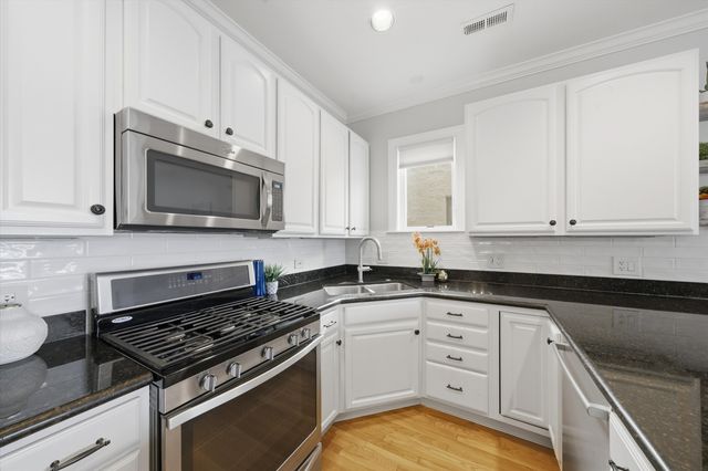 2842 N Halsted Street 3N, Chicago, IL 60657