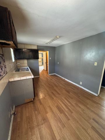 405 Lawson Road, Bakersfield, CA 93307