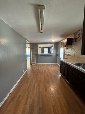 405 Lawson Road, Bakersfield, CA 93307