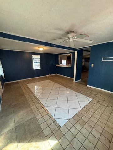 405 Lawson Road, Bakersfield, CA 93307