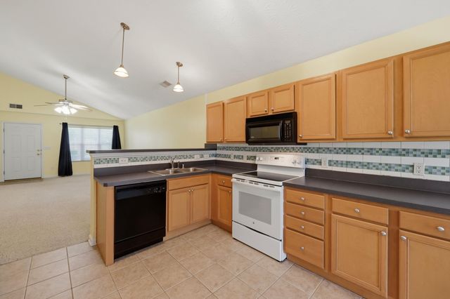 184 White Oak Trace, Lexington, KY 40511