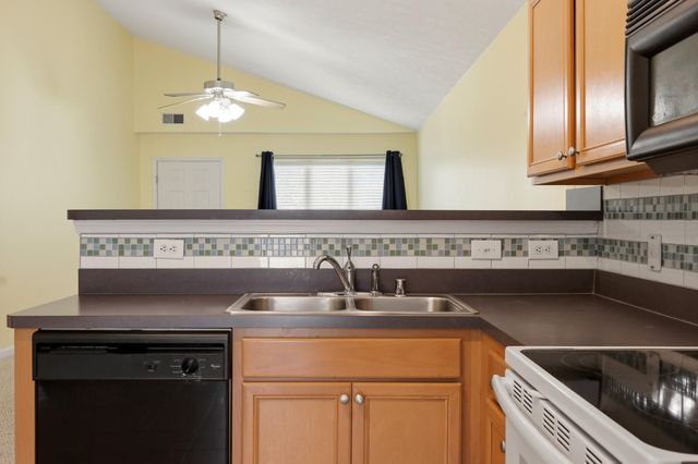 184 White Oak Trace, Lexington, KY 40511