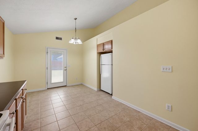 184 White Oak Trace, Lexington, KY 40511