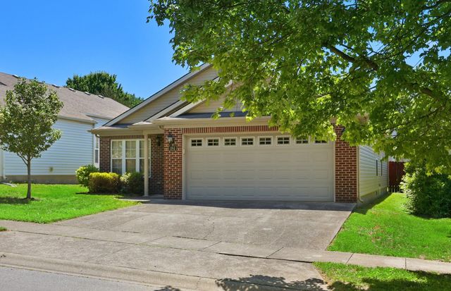 184 White Oak Trace, Lexington, KY 40511