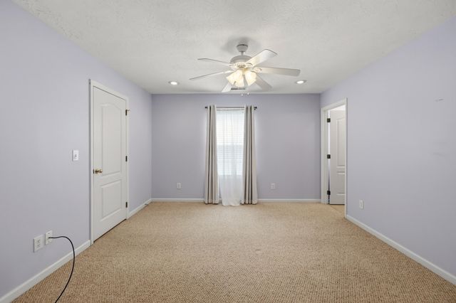 184 White Oak Trace, Lexington, KY 40511