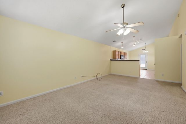 184 White Oak Trace, Lexington, KY 40511