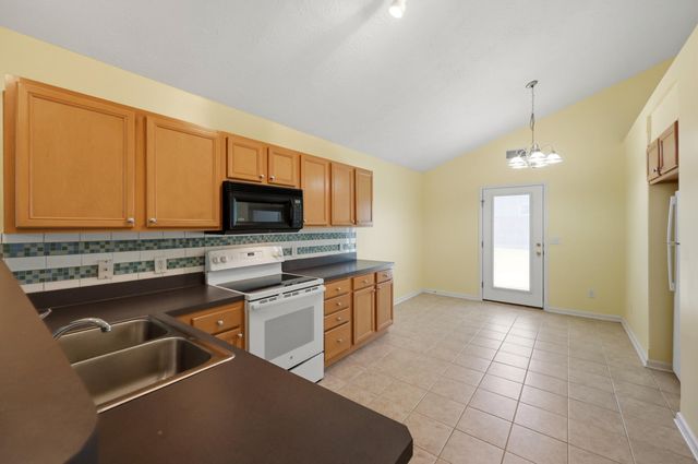 184 White Oak Trace, Lexington, KY 40511