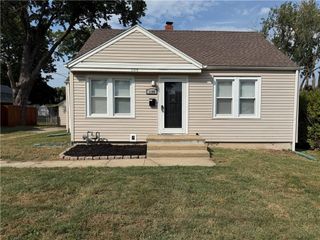 1109 NW B Street, Blue Springs, MO 64015