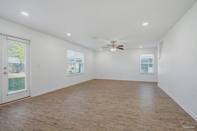 5894 Blackhorse Cir, Pensacola, FL 32526