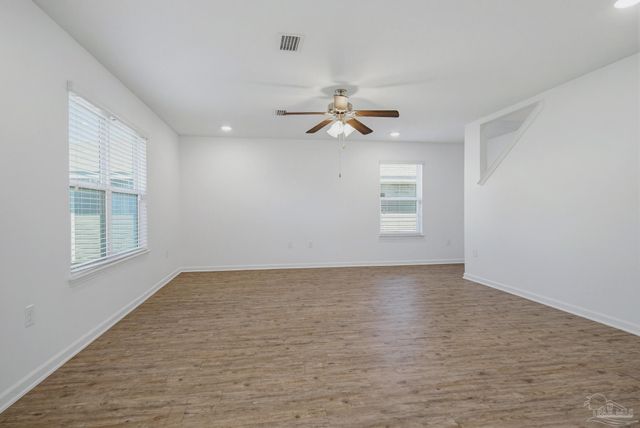 5894 Blackhorse Cir, Pensacola, FL 32526