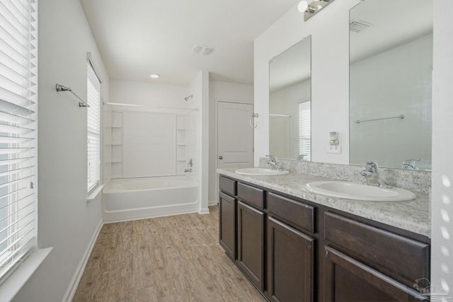 5894 Blackhorse Cir, Pensacola, FL 32526