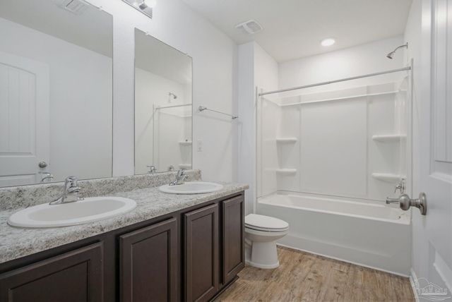 5894 Blackhorse Cir, Pensacola, FL 32526